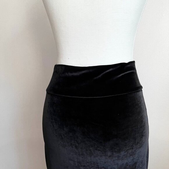ARITZIA WILFRED BLACK VELVET MIDI SKIRT - S - Picture 6 of 11